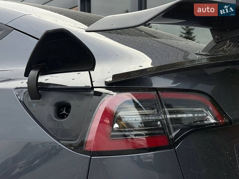 Седан Tesla Model 3 2020 в Рівному