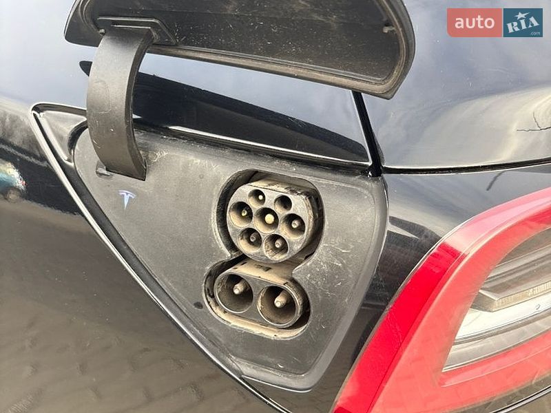 Седан Tesla Model 3 2019 в Дубні