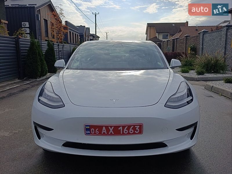 Tesla Model 3 2020