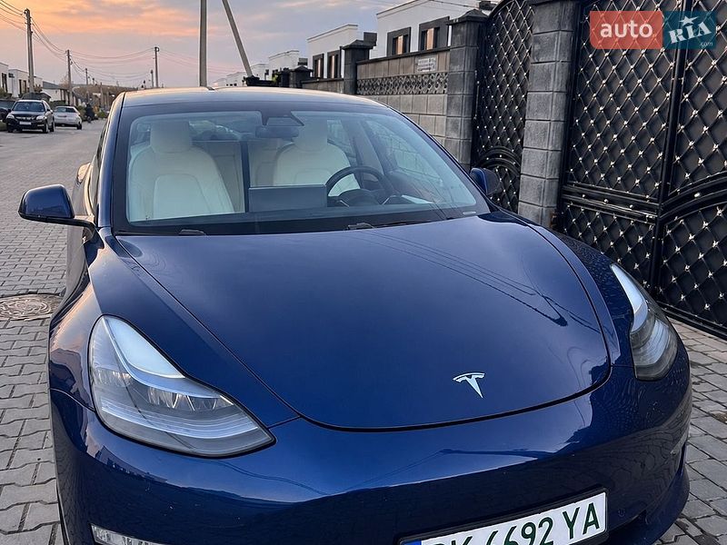 Tesla Model 3 2021