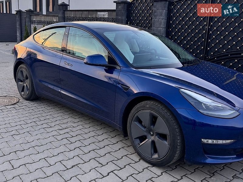 Седан Tesla Model 3 2021 в Рівному