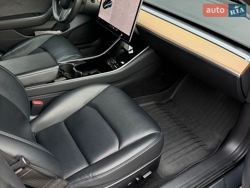 Седан Tesla Model 3 2020 в Тернополе