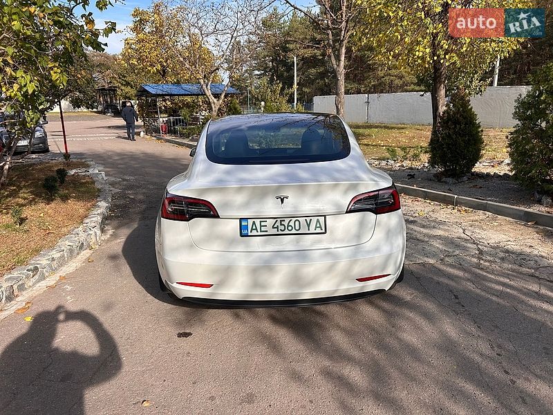 Седан Tesla Model 3 2023 в Днепре
