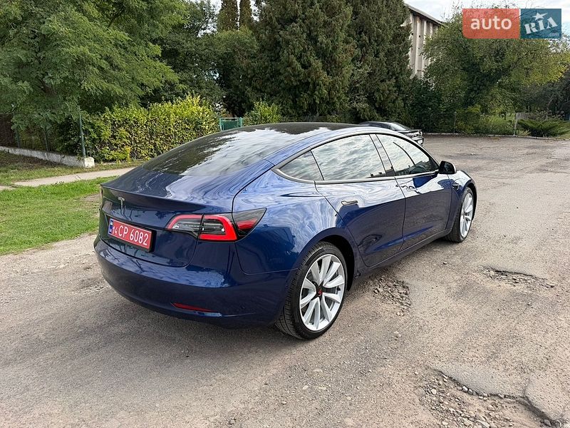 Седан Tesla Model 3 2022 в Золочеве