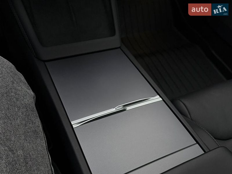 Седан Tesla Model 3 2024 в Кривому Розі