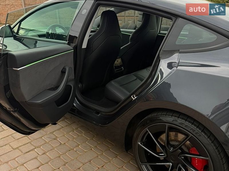 Седан Tesla Model 3 2024 в Кривому Розі