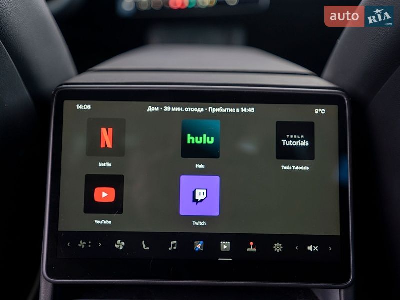 Седан Tesla Model 3 2024 в Киеве
