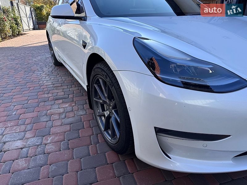 Седан Tesla Model 3 2021 в Миргороді
