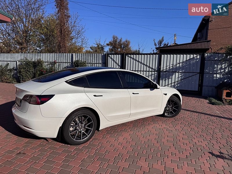 Седан Tesla Model 3 2021 в Миргороді