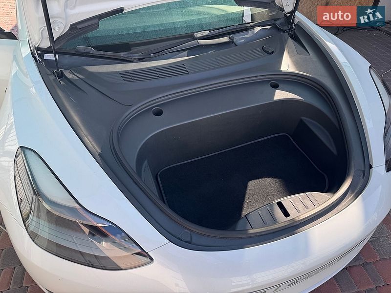 Седан Tesla Model 3 2021 в Миргороді