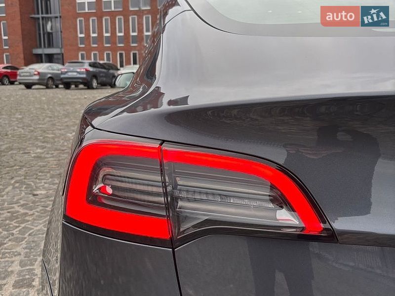 Седан Tesla Model 3 2023 в Днепре