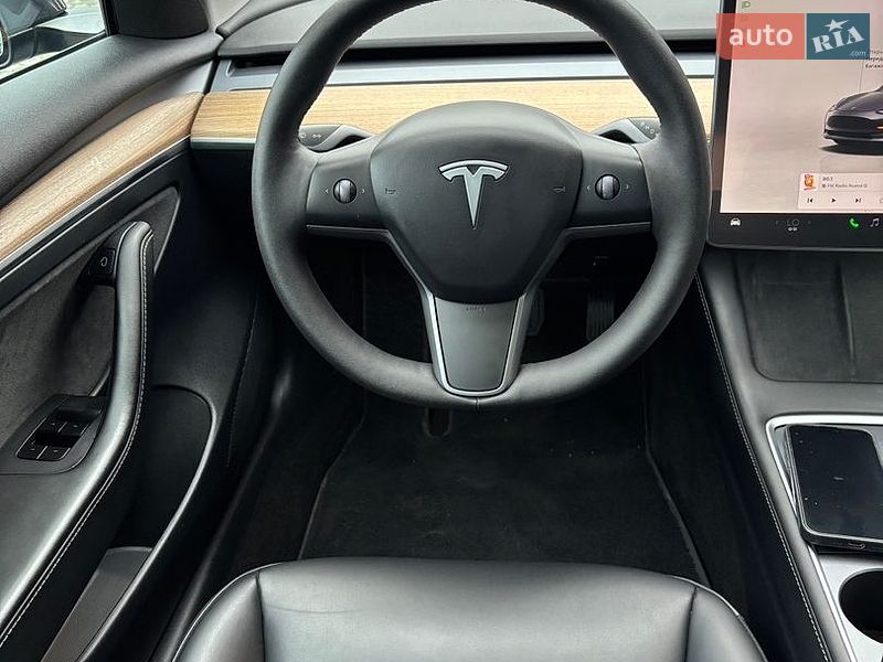 Седан Tesla Model 3 2023 в Днепре