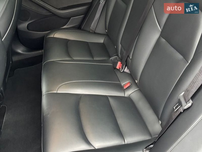 Седан Tesla Model 3 2023 в Днепре