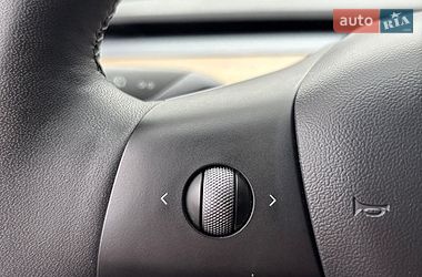 Седан Tesla Model 3 2023 в Днепре
