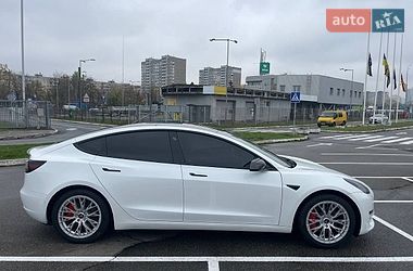Седан Tesla Model 3 2019 в Киеве