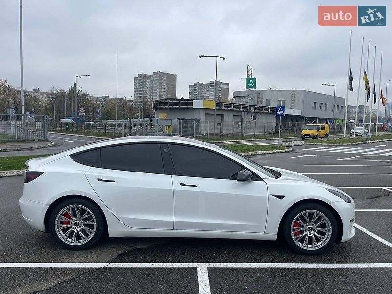 Седан Tesla Model 3 2019 в Киеве