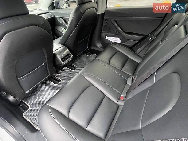 Седан Tesla Model 3 2019 в Киеве