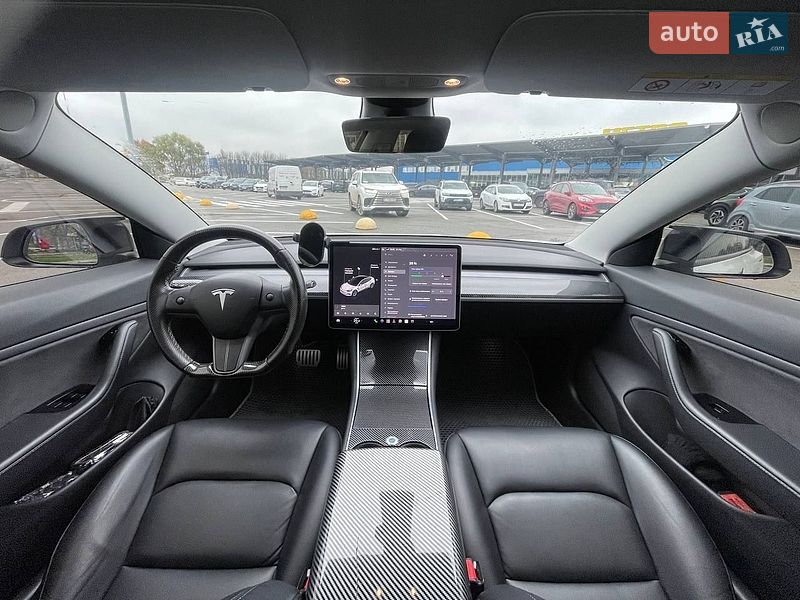 Седан Tesla Model 3 2019 в Киеве