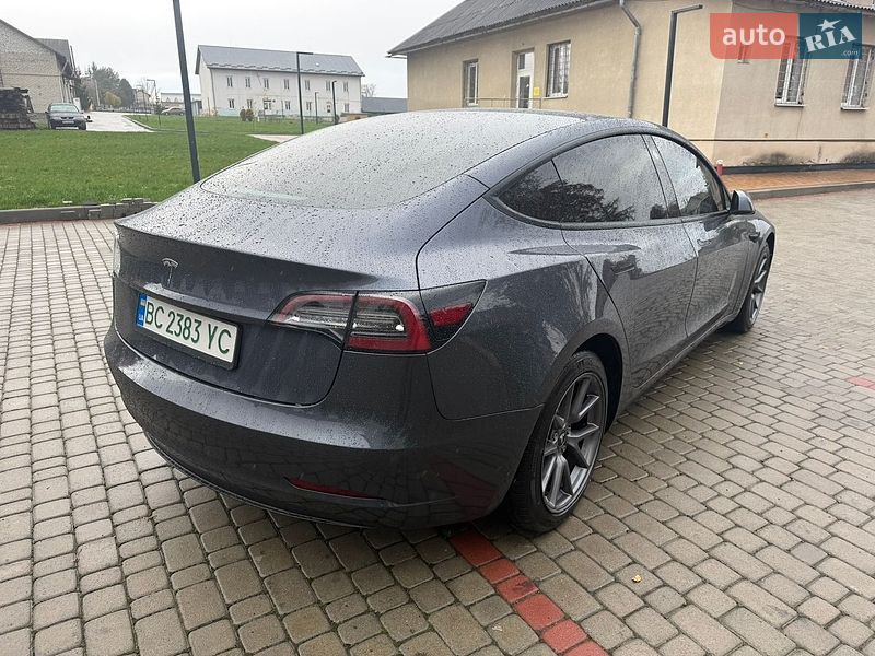 Седан Tesla Model 3 2022 в Львове