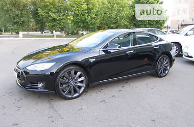 Седан Tesla Model S 2015 в Киеве