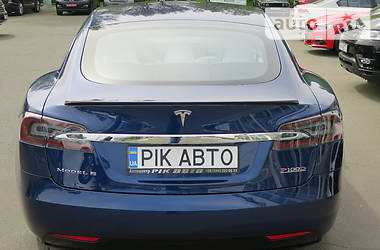 Седан Tesla Model S 2018 в Киеве