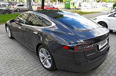 Седан Tesla Model S 2015 в Харькове