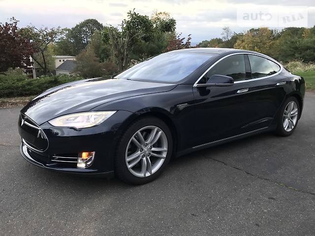 Tesla Model S 2015 года