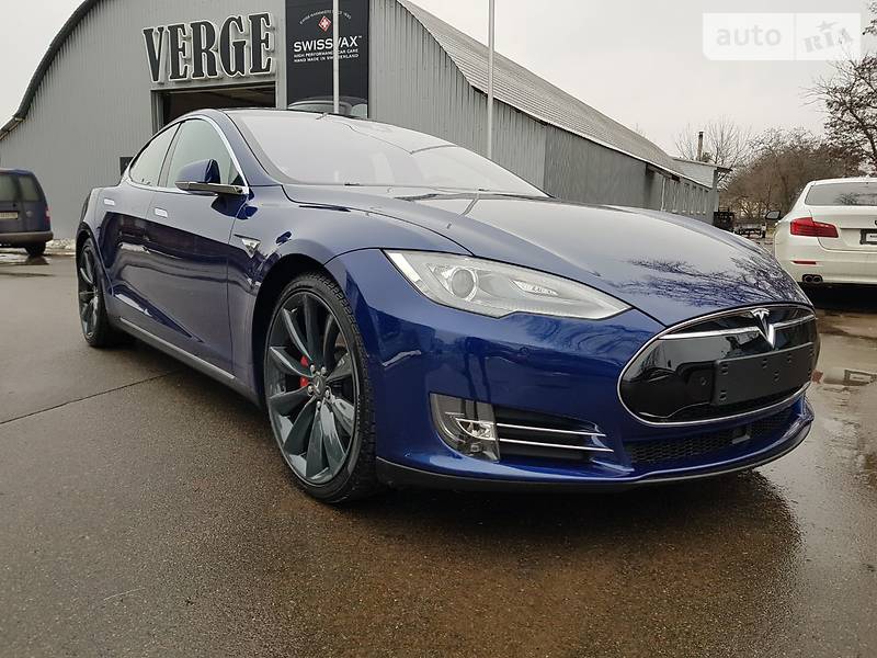 Tesla Model S 2015 года
