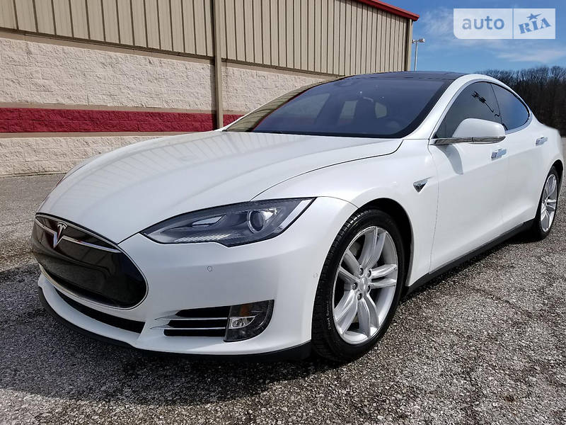 Tesla Model S 2015 года