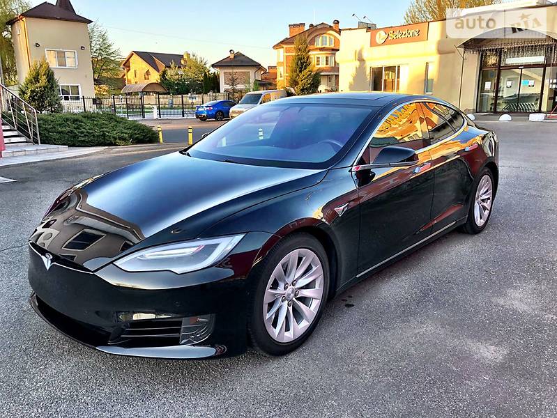 Tesla Model S 2017 года