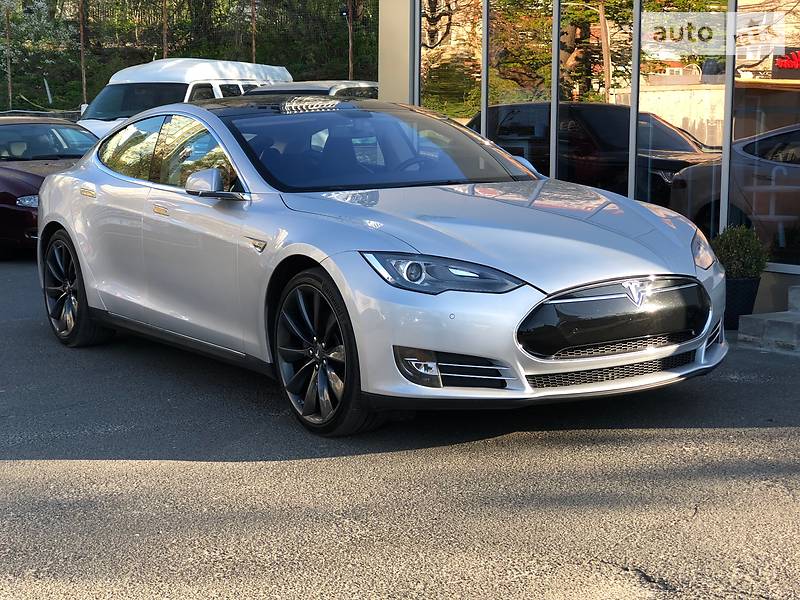 Tesla Model S 2014 года