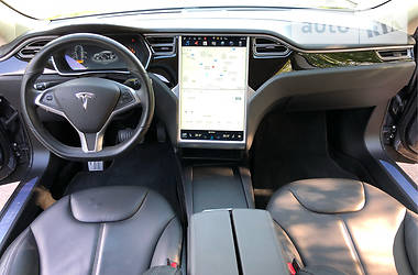 Седан Tesla Model S 2015 в Рівному