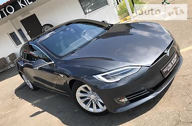 Седан Tesla Model S 2016 в Києві