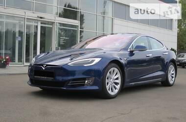 Седан Tesla Model S 2018 в Киеве