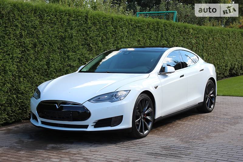 Лифтбек Tesla Model S 2016 в Киеве