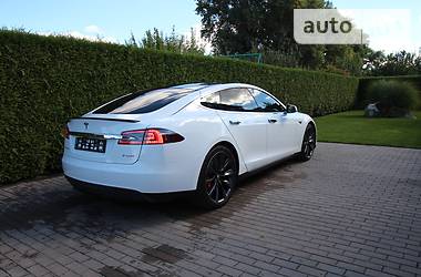 Лифтбек Tesla Model S 2016 в Киеве