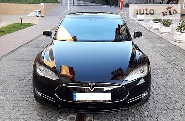 Лифтбек Tesla Model S 2016 в Киеве