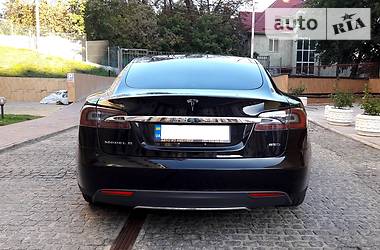 Лифтбек Tesla Model S 2016 в Киеве