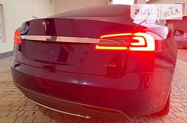 Хэтчбек Tesla Model S 2015 в Стрые
