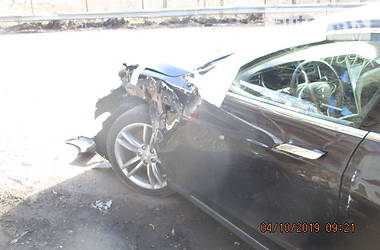 Лифтбек Tesla Model S 2013 в 