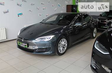 Лифтбек Tesla Model S 2016 в Киеве