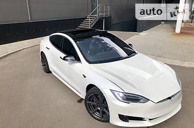 Лифтбек Tesla Model S 2016 в Киеве