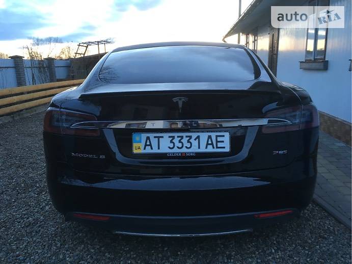 Хэтчбек Tesla Model S 2014 в Коломые