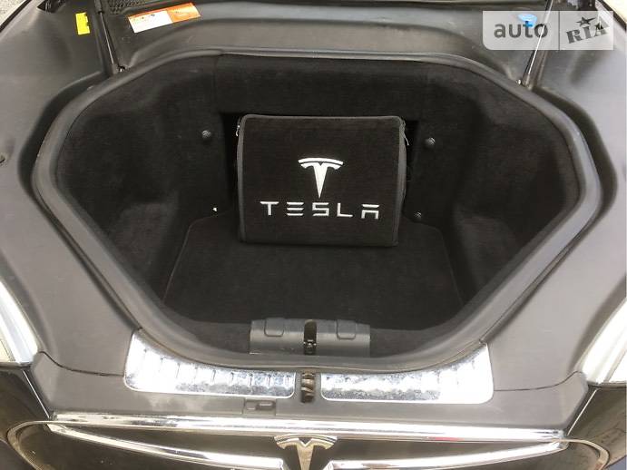 Хэтчбек Tesla Model S 2014 в Коломые