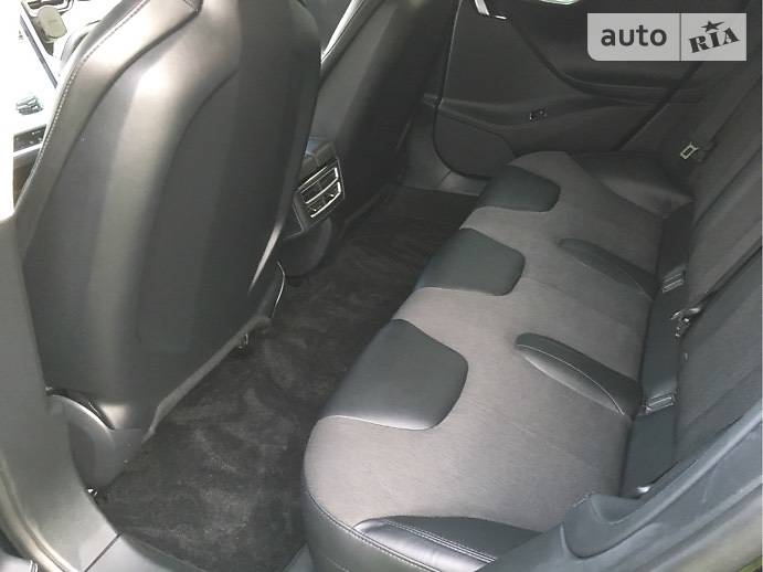 Хэтчбек Tesla Model S 2014 в Коломые