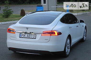 Седан Tesla Model S 2015 в Киеве