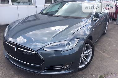 Седан Tesla Model S 2014 в Киеве