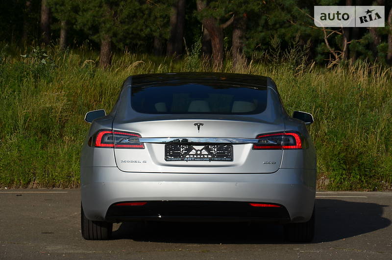 Седан Tesla Model S 2018 в Києві