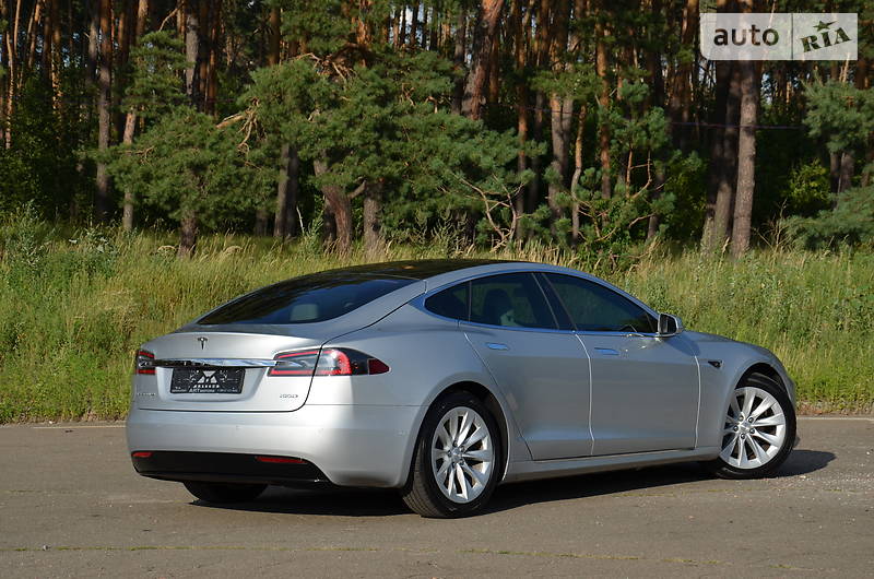 Седан Tesla Model S 2018 в Києві