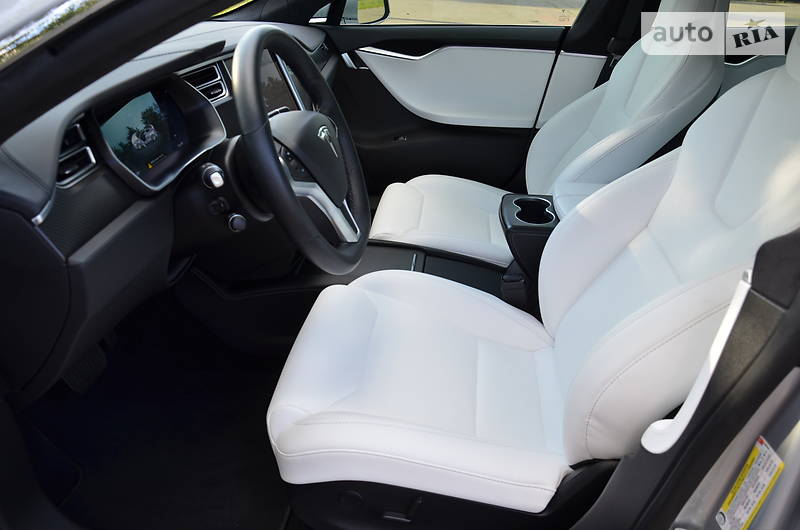Седан Tesla Model S 2018 в Києві